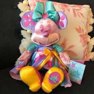 Minnie Mouse Main Attraction Small World Plush